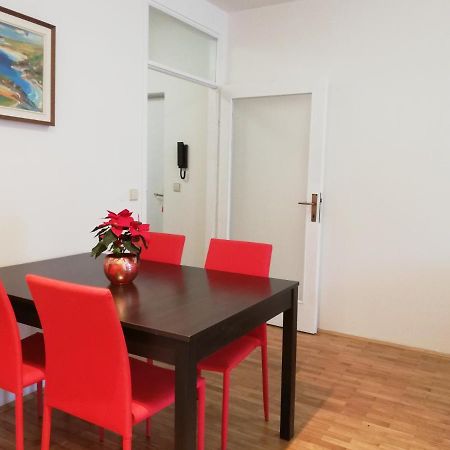 City Center Apartment Умаг Екстер'єр фото