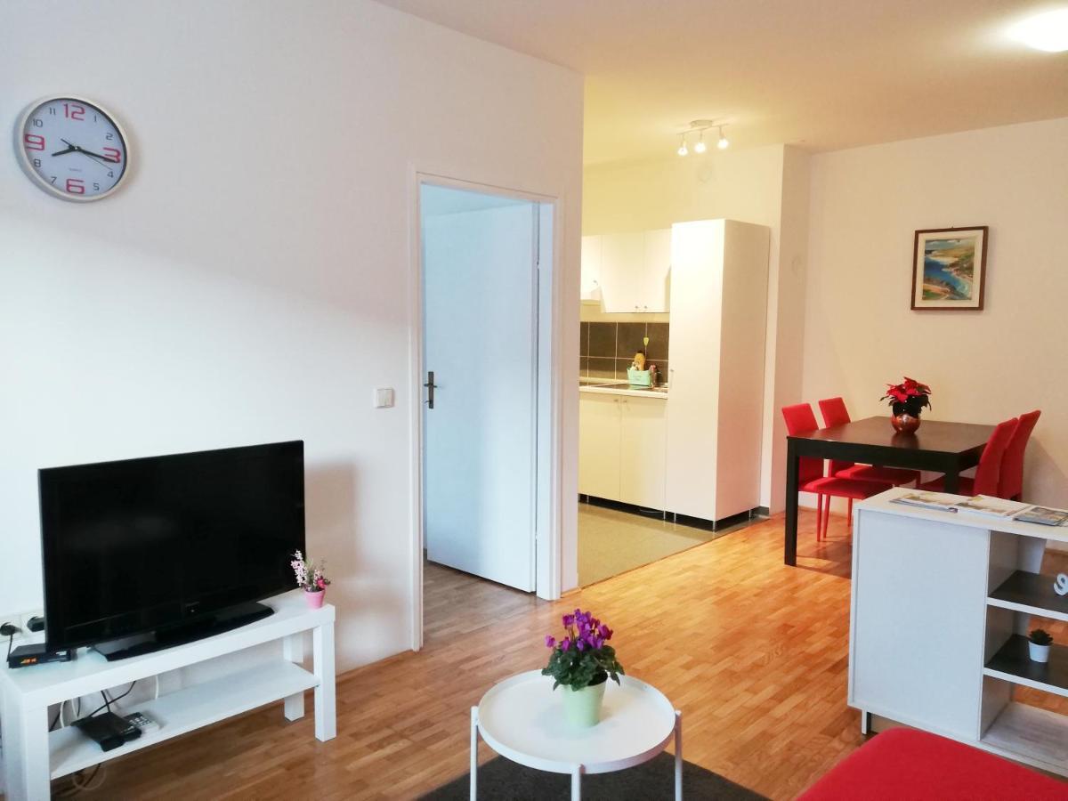 City Center Apartment Умаг Екстер'єр фото